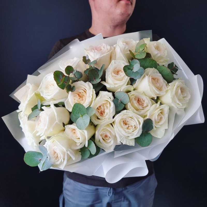 21 белых пионовидных роз О