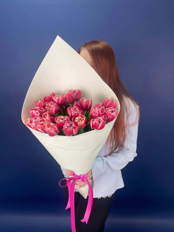 25 пионовидных розовых тюльпанов