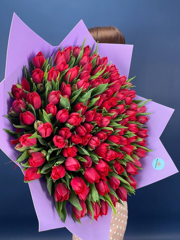 101 пионовидный красный тюльпан