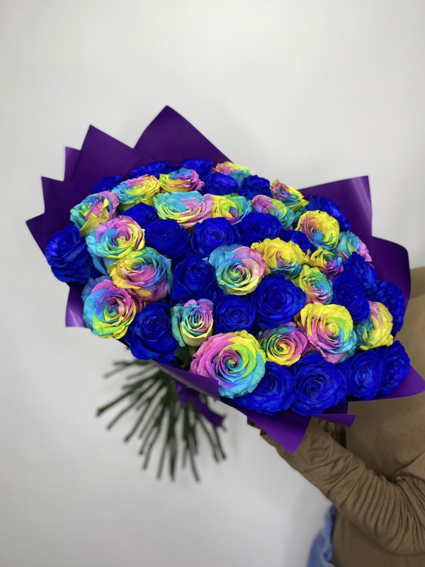 51 синяя и радужная роза (Эквадор)