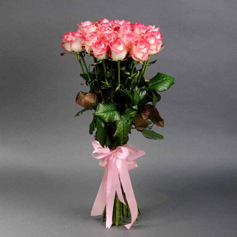 25 розовых роз Джумилия