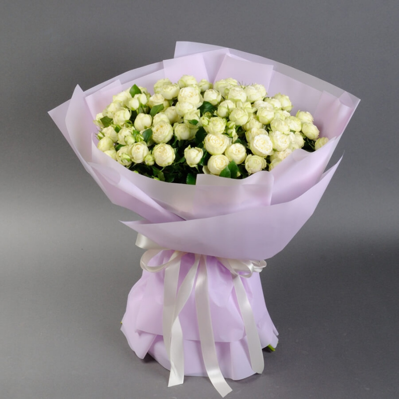 Букет из 19 белых пионовидных кустовых роз