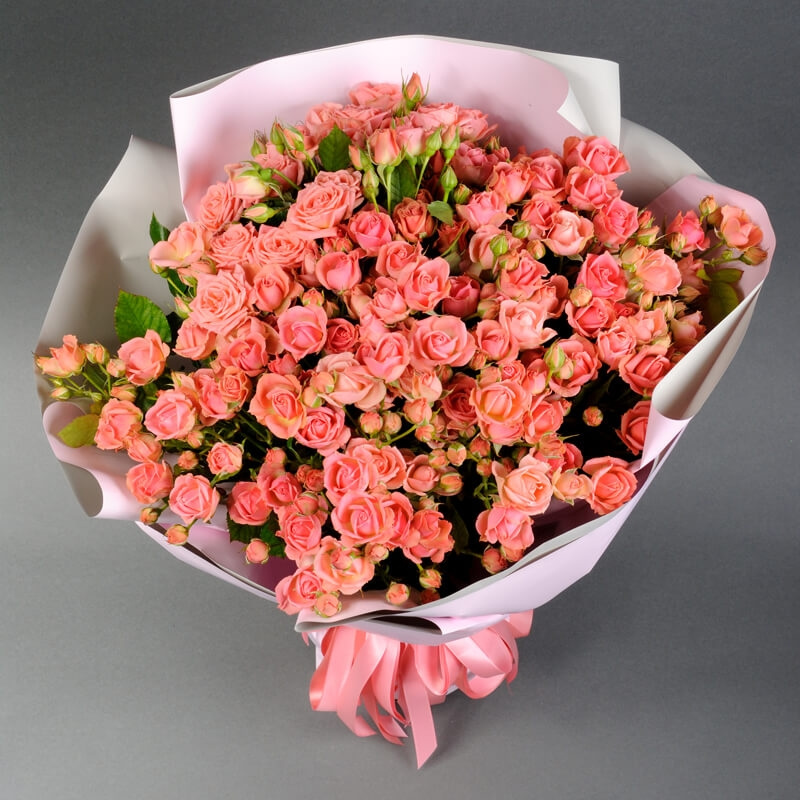 Букет из 25 нежно-розовых кустовых роз