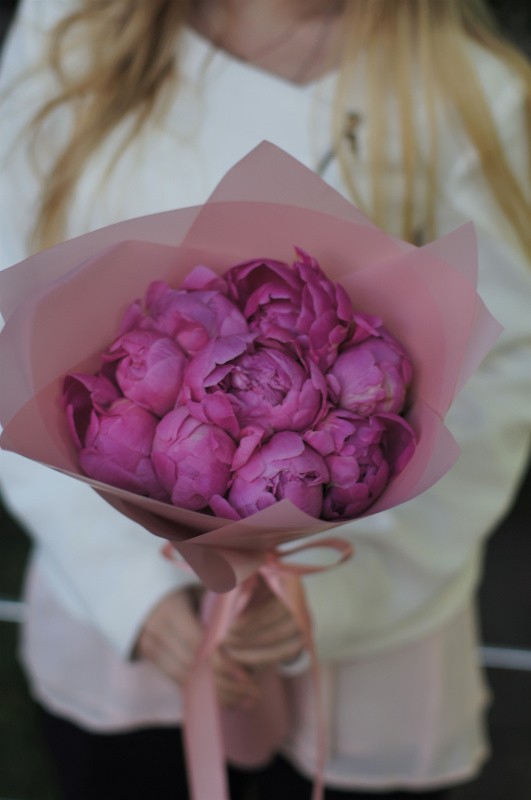 9 розовых пионов