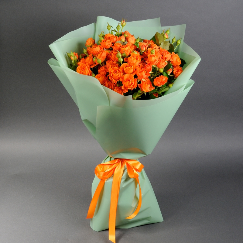 Букет из 15 оранжевых кустовых роз