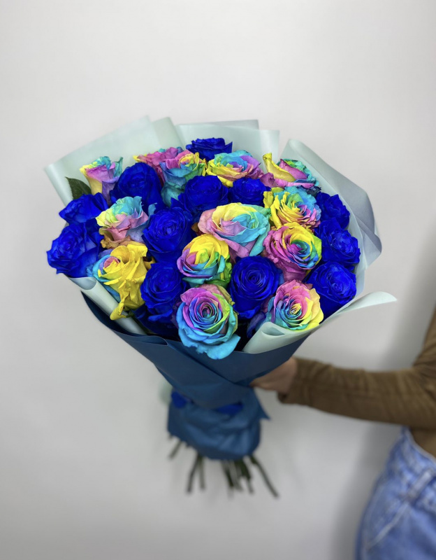 25 синих и радужных роз (Эквадор)