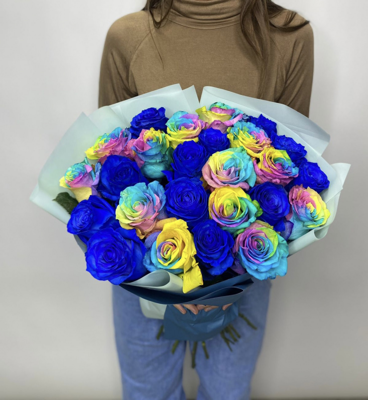 25 синих и радужных роз (Эквадор)
