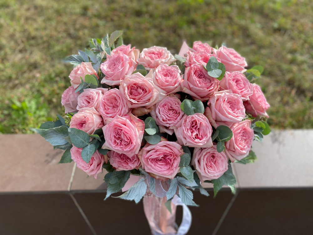 Розовые ароматные розы Пинк О