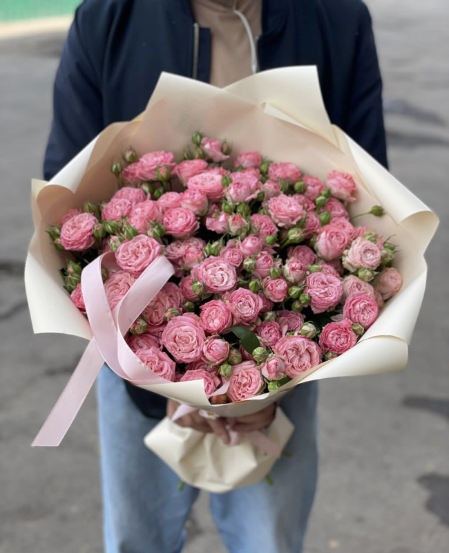 Букет кустовых роз Бомбастик