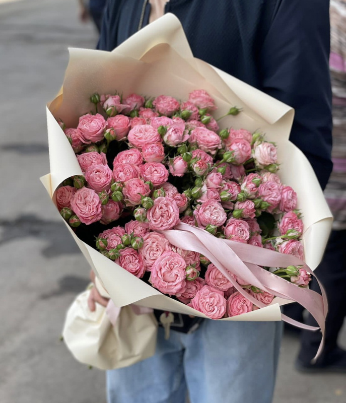 Букет кустовых роз Бомбастик