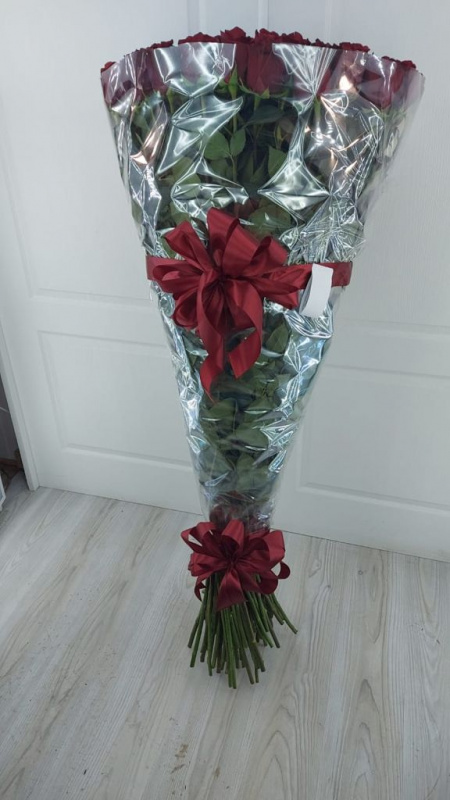 45 гигантских красных роз