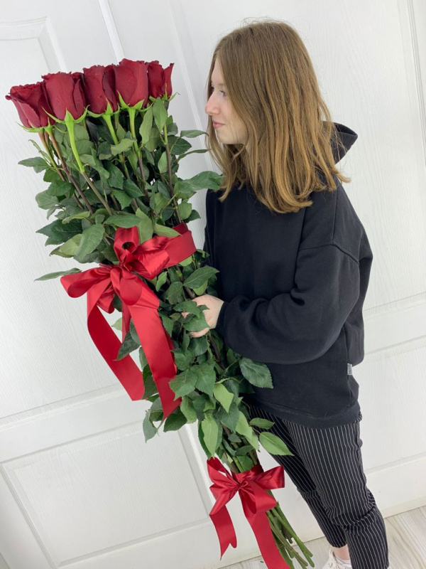 9 гигантских красных роз