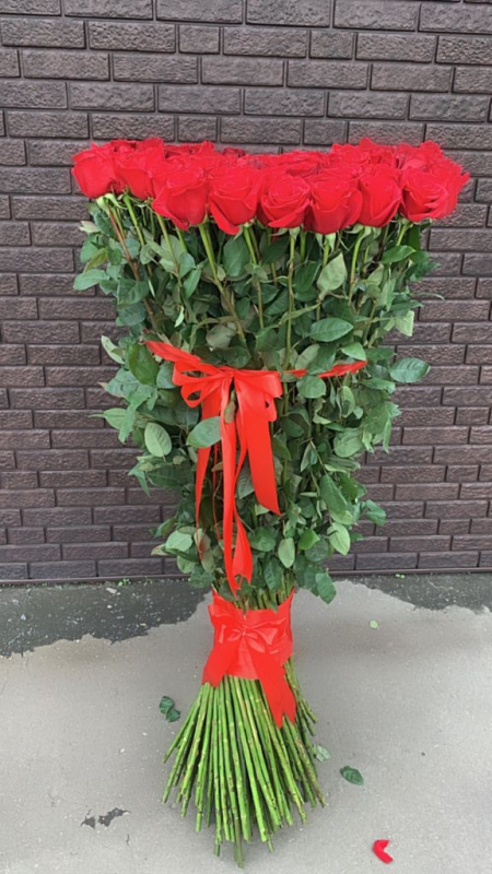 45 гигантских красных роз