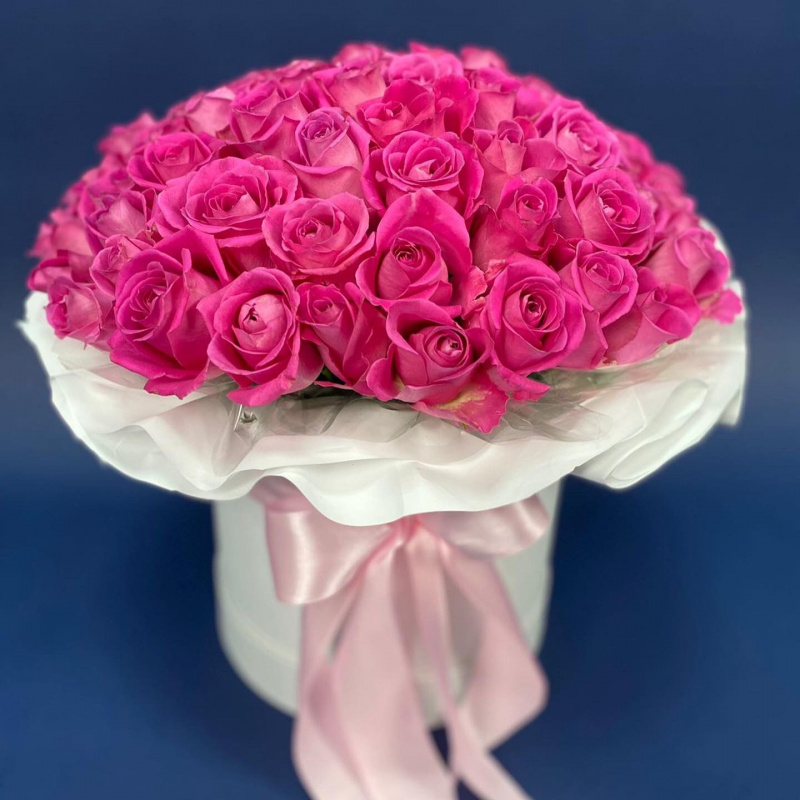 Средняя коробка с розовыми розами