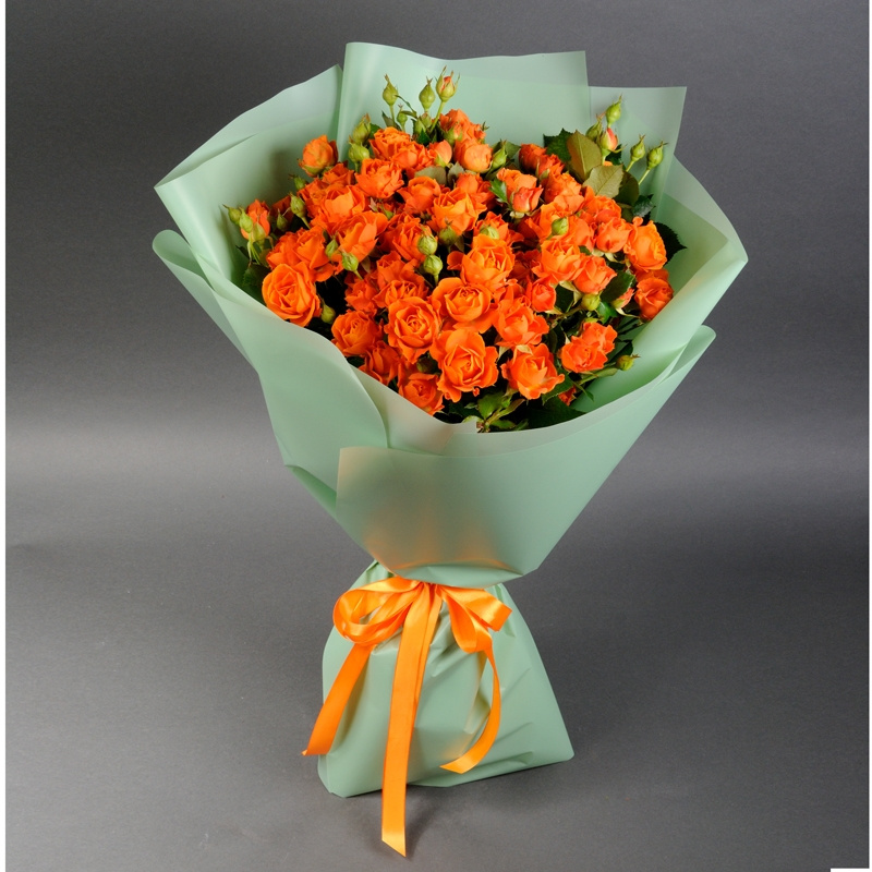 Букет из 15 оранжевых кустовых роз