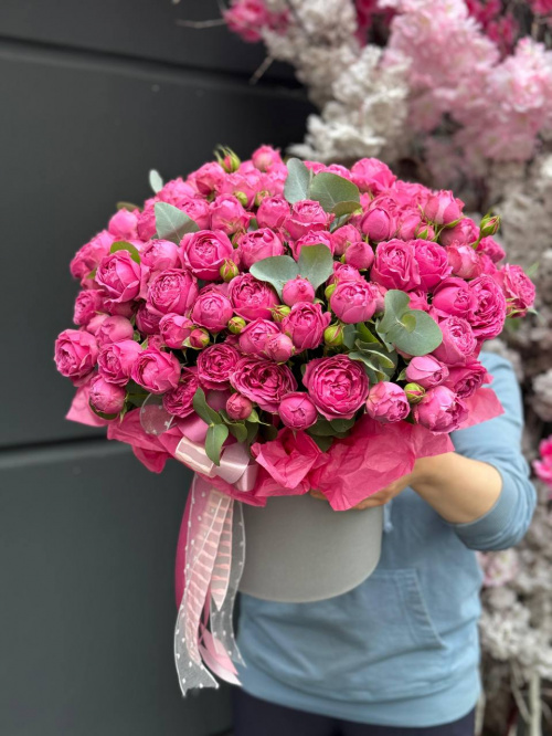 Коробка кустовых пионовидных роз Мисти Баблс