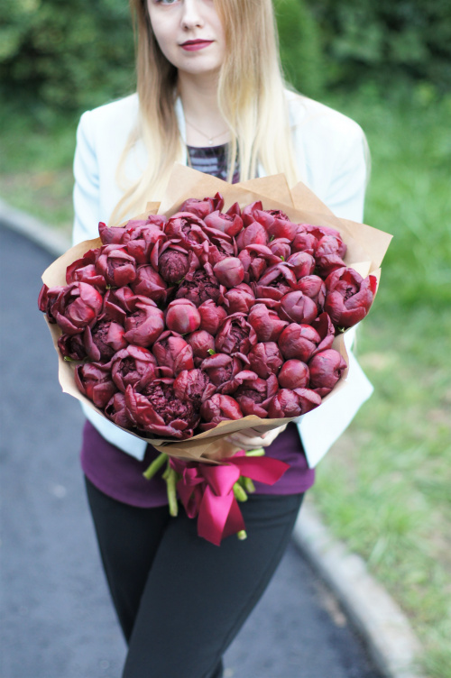 51 красный пион