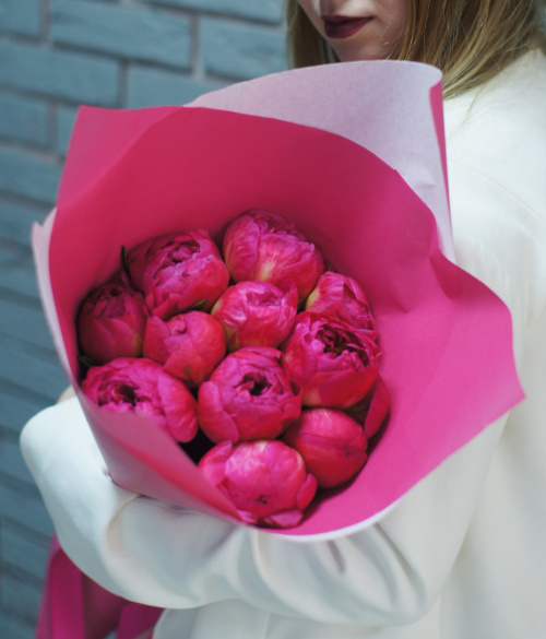 13 коралловых пионов