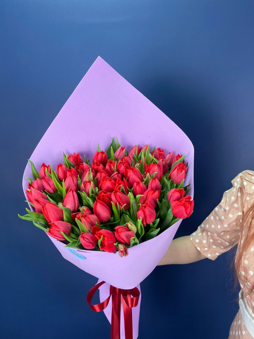 51 пионовидный красный тюльпан