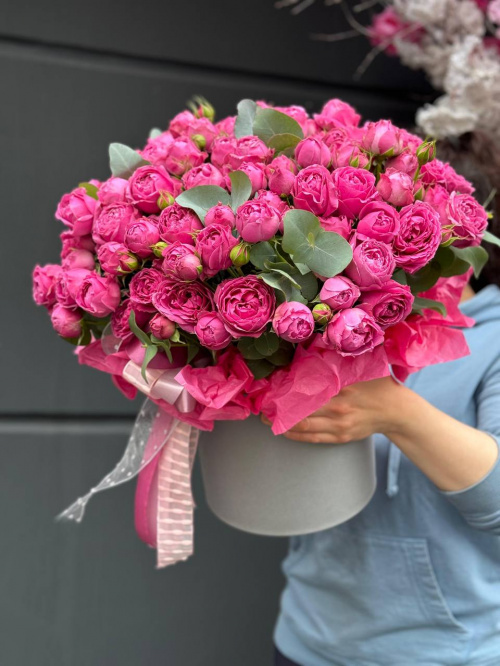 Коробка кустовых пионовидных роз Мисти Баблс