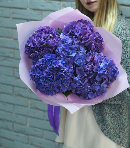 Букет фиолетовых гортензий
