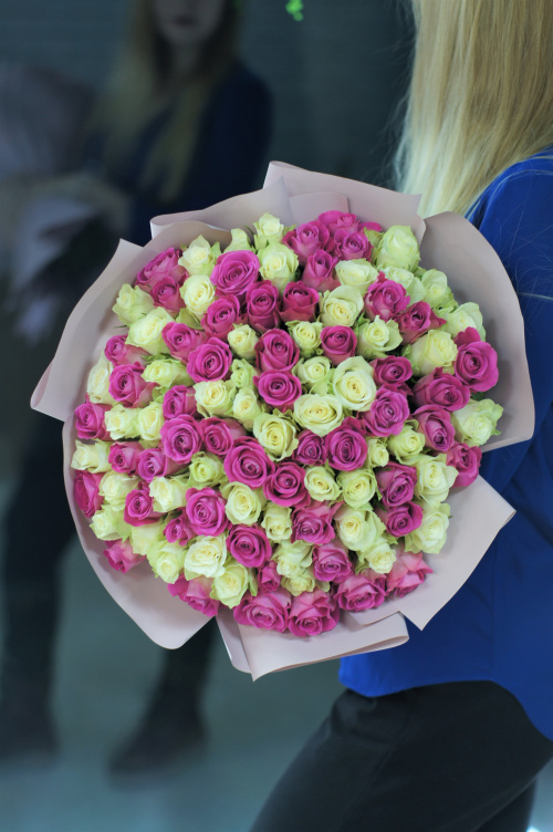 101 белая и розовая роза (Кения)