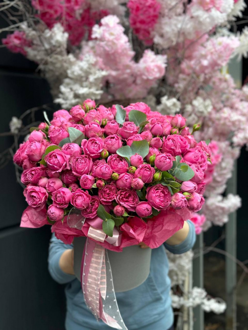 Коробка кустовых пионовидных роз Мисти Баблс