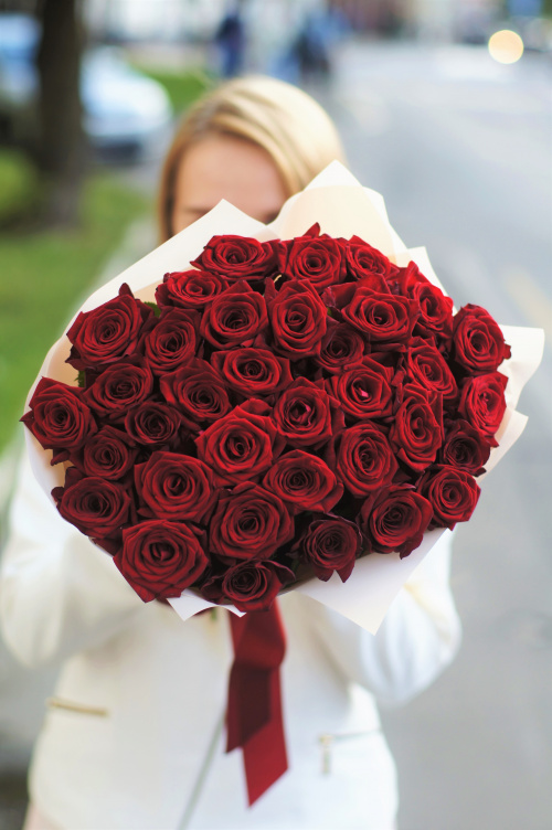 35 красных роз