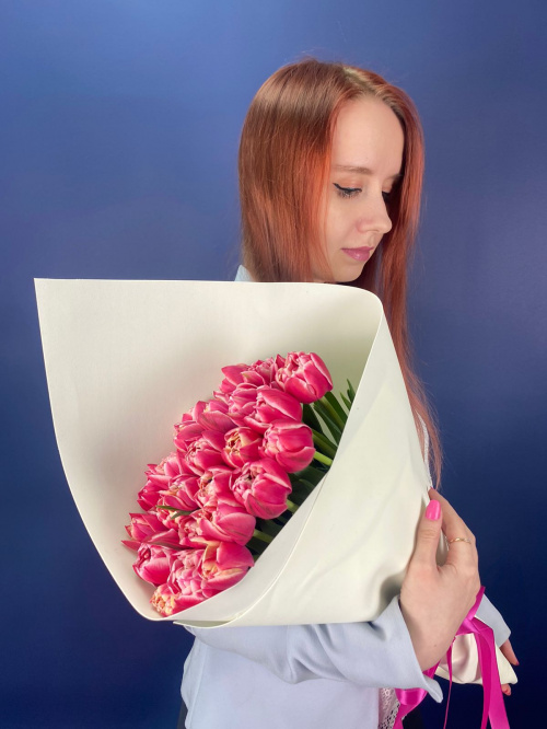 25 пионовидных розовых тюльпанов