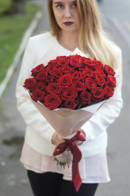 25 красных роз