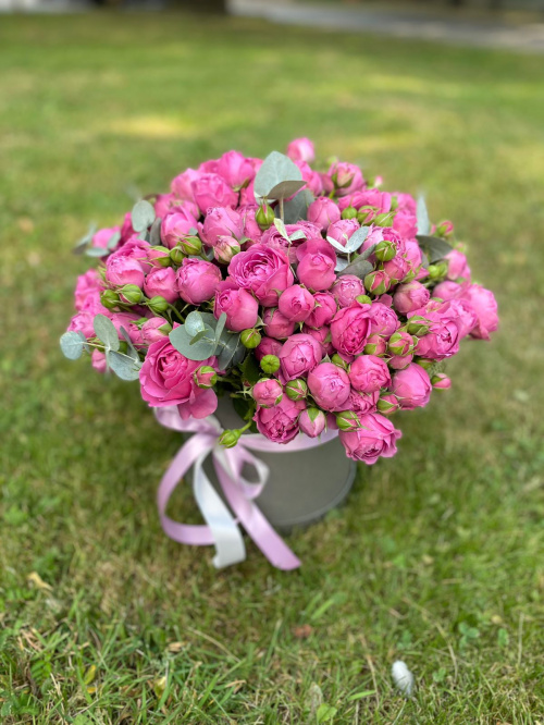 Коробка кустовых пионовидных роз Мисти Баблс