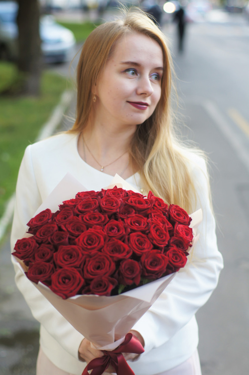 25 красных роз