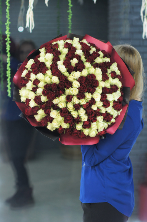 201 красная и белая роза (Кения)