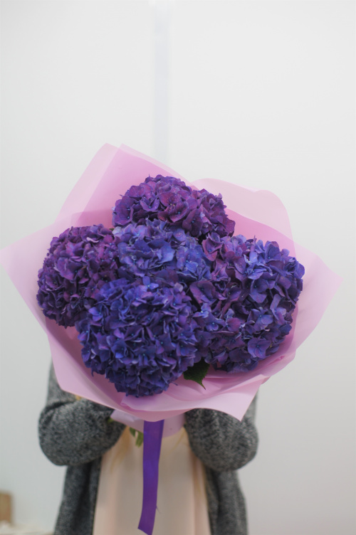 Букет фиолетовых гортензий