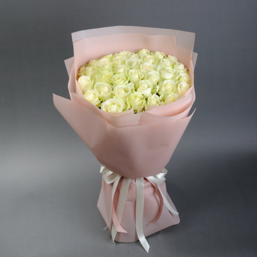 35 белых роз