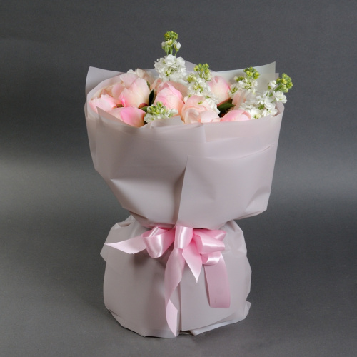 11 пионов с маттиолой