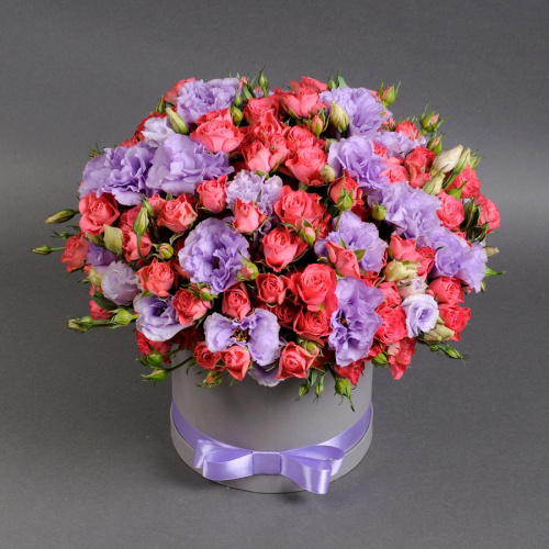 Коробка эустом и кустовых роз