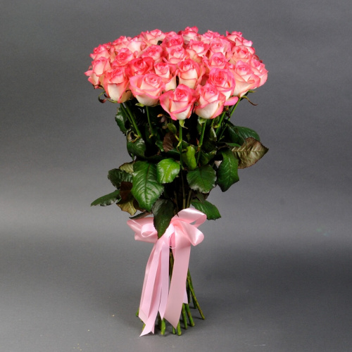 35 розовых роз Джумилия