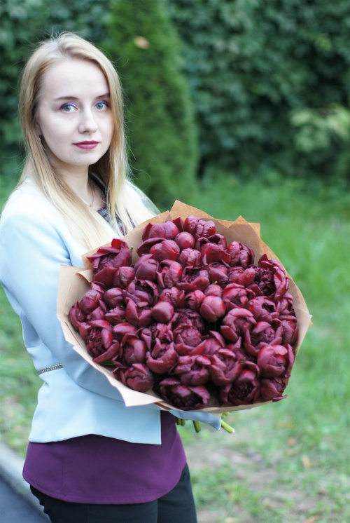 51 красный пион