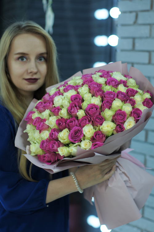 101 белая и розовая роза (Кения)