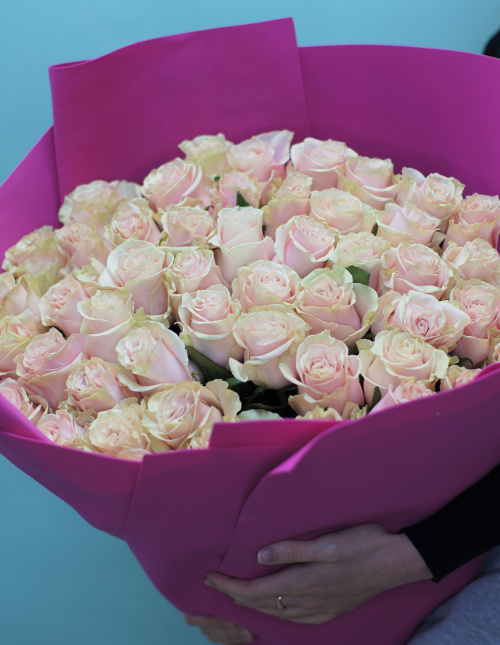 51 роза Пинк Мондиаль (Эквадор)
