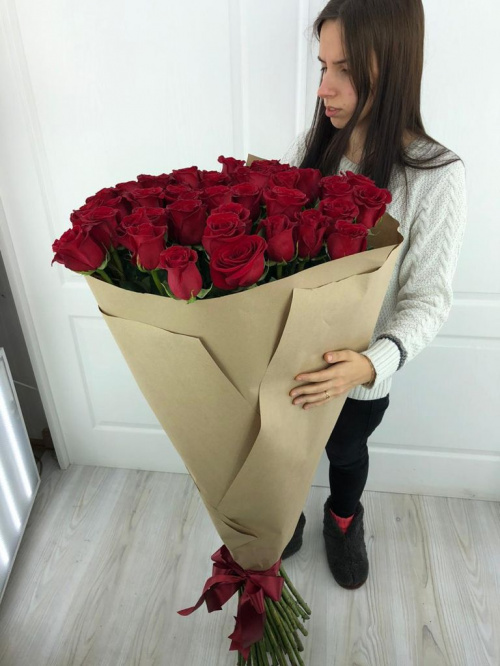 15 гигантских красных роз
