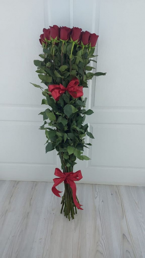 15 гигантских красных роз