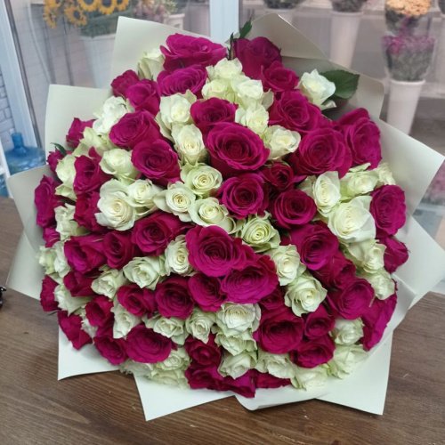 101 белая и малиновая роза (Кения)