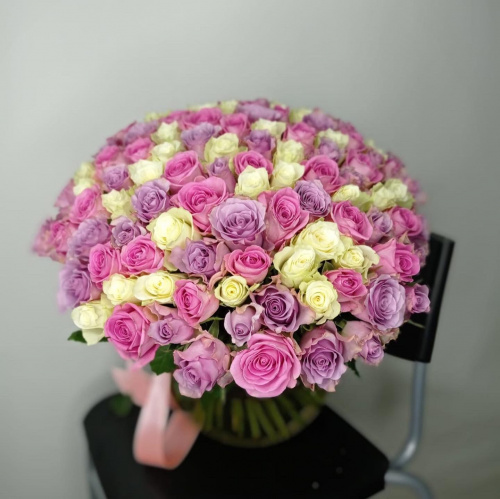 101 розовая, лиловая и белая роза (Кения)