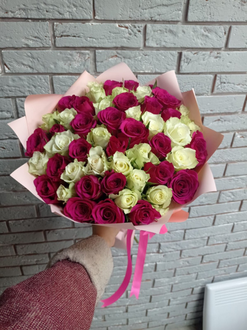51 малиновая и белая роза (Кения)