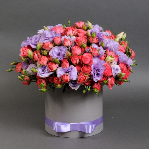 Коробка эустом и кустовых роз