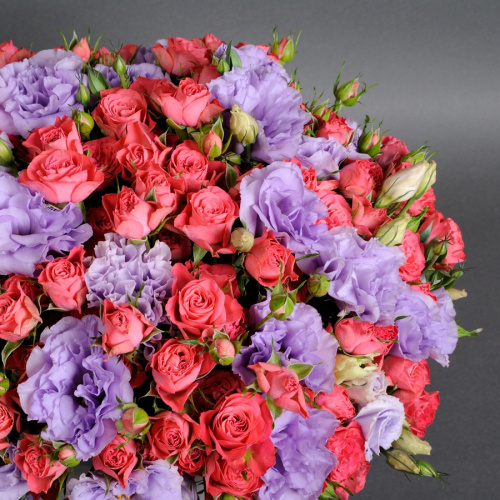 Коробка эустом и кустовых роз