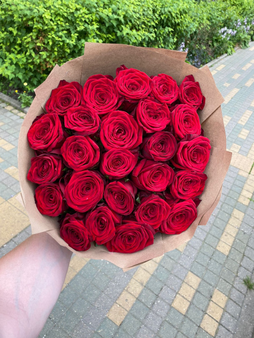 25 красных роз