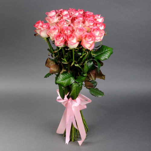 25 розовых роз Джумилия